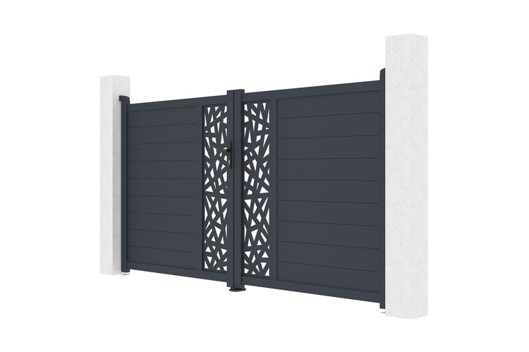 Zweiflügeliges Einfahrtstor aus Aluminium in Anthrazit mit horizontalen Lamellen und zentralem geometrischem Muster zwischen zwei Pfeilern.