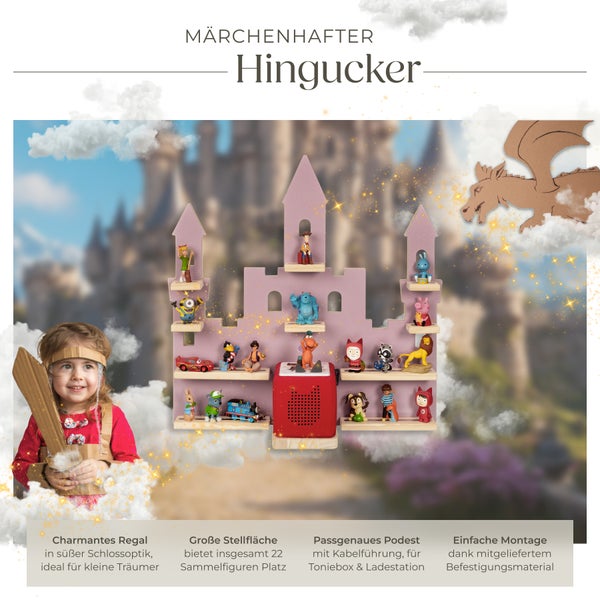 Märchenhaftes Regal im Schlossdesign mit Spielfiguren und lächelndem Kind