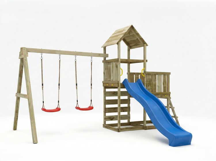 Spielturm aus Holz mit Doppelschaukel, blauer Wellenrutsche und Kletterleiter.