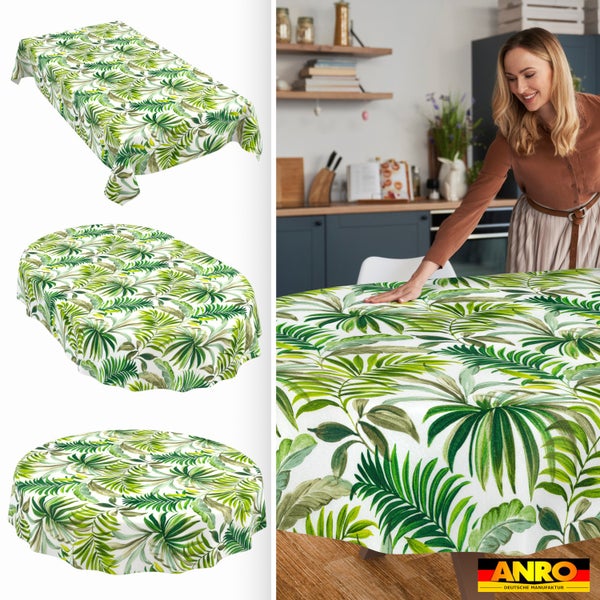 Tischdecke mit Palmenblatt-Muster in rechteckig, oval und rund. Frau deckt Tisch in einer hellen Küche. Anro Deutsche Manufaktur Logo.