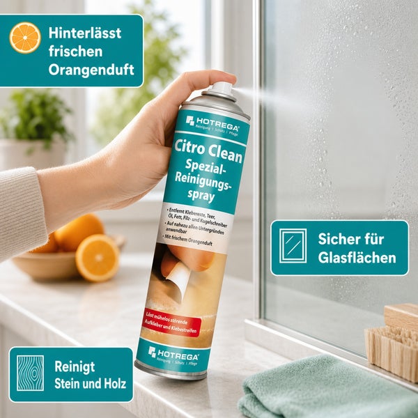 Eine Hand sprüht Hotrega Citro Clean Spezial Reinigungs-Spray auf eine Glasfläche, geeignet für Stein und Holz mit frischem Orangenduft.