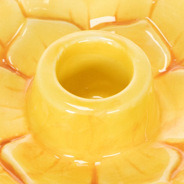 Kerzenhalter aus Keramik in Blütenform