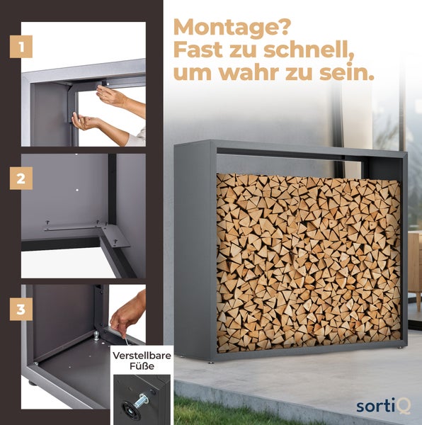 Abgebildet ist ein graues Kaminholzregal mit Holzscheiten und einer Schritt-für-Schritt-Anleitung zum Aufbau. Die Füße sind verstellbar. SortiQ Logo