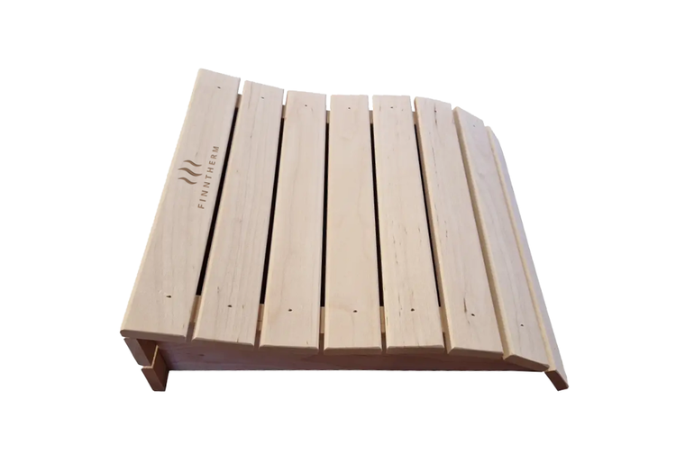 Ergonomische Kopfstütze für die Sauna aus Holzlamellen mit Finntherm Logo.