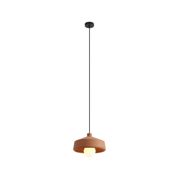 Moderne Hängeleuchte mit kuppelförmigem Schirm und Kugel-Leuchtmittel an einem Kabel
