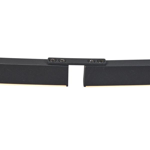 Detailaufnahme eines schwarzen LED-Lichtbands mit Schraubenverbindung