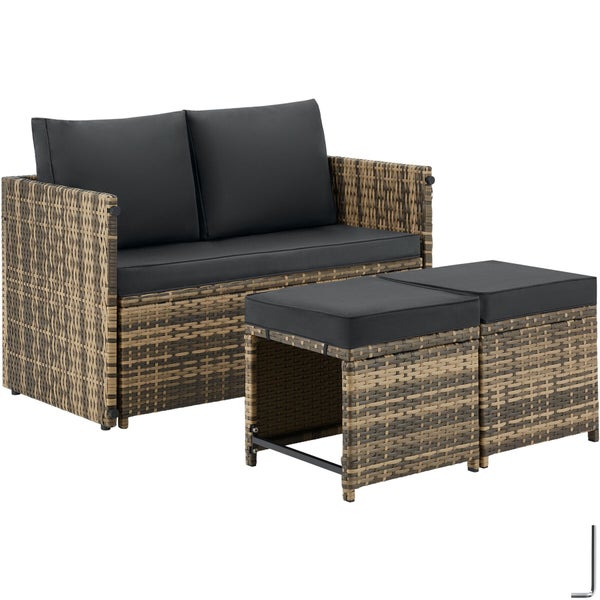 Garten-Lounge-Set aus braunem Polyrattan mit dunklen Polstern, bestehend aus einem Sofa für zwei Personen und zwei Hockern.