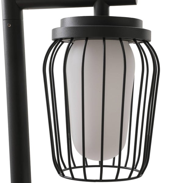 Regal mit Gemüse und Obst in Kisten