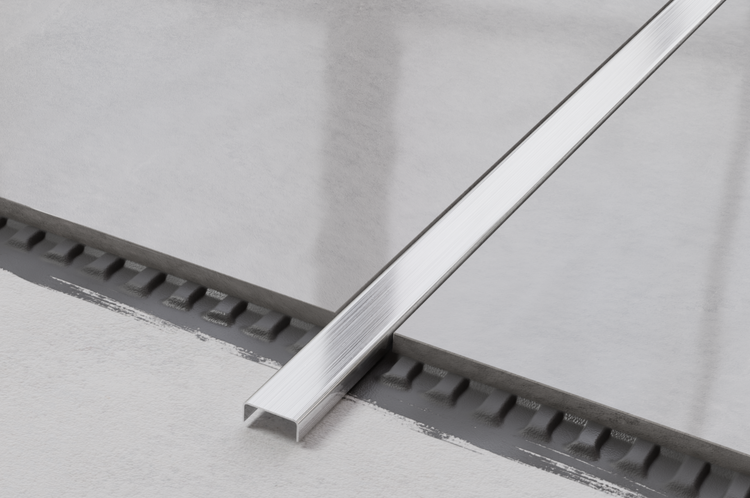 C-Profil aus geschliffenem Edelstahl 2700 mm x 40 mm x 9 mm - Satinsilber