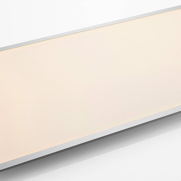 Flaches LED-Panel mit schmalem silbernem Rahmen und warmweißer Leuchtfläche.