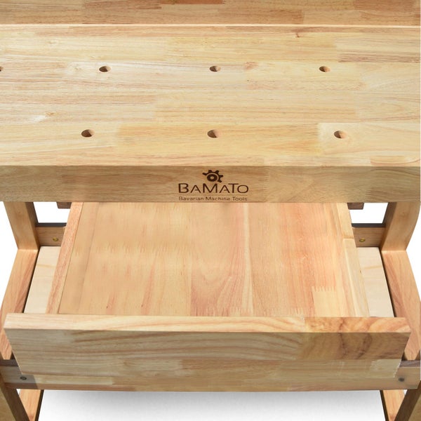 Werkbank aus Holz mit Schublade und Löchern in der Arbeitsplatte