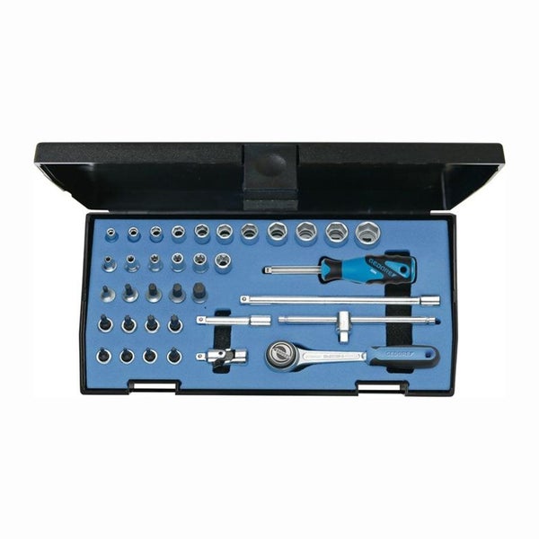 Steckschlüsselsatz mit Schraubenschlüssel, Verlängerung und Bits in Werkzeugkasten