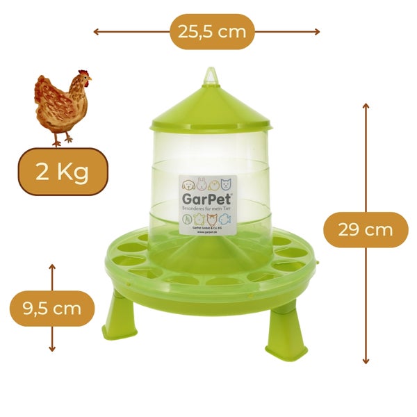 GarPet Futterautomat für Hühner, 2 Kilogramm. Breite 25,5 Zentimeter, Gesamthöhe 29 Zentimeter, Fußhöhe 9,5 Zentimeter.