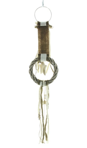 Dekorativer Wandbehang mit Ring, Stoff und Fransen für eine gemütliche Atmosphäre
