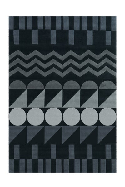 Teppich mit geometrischem Muster aus Streifen, Zickzack, Kreisen und Dreiecken in Schwarz und Grau.