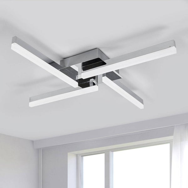 Moderne LED-Deckenleuchte mit vier versetzten Armen aus Metall in Chrom-Optik.