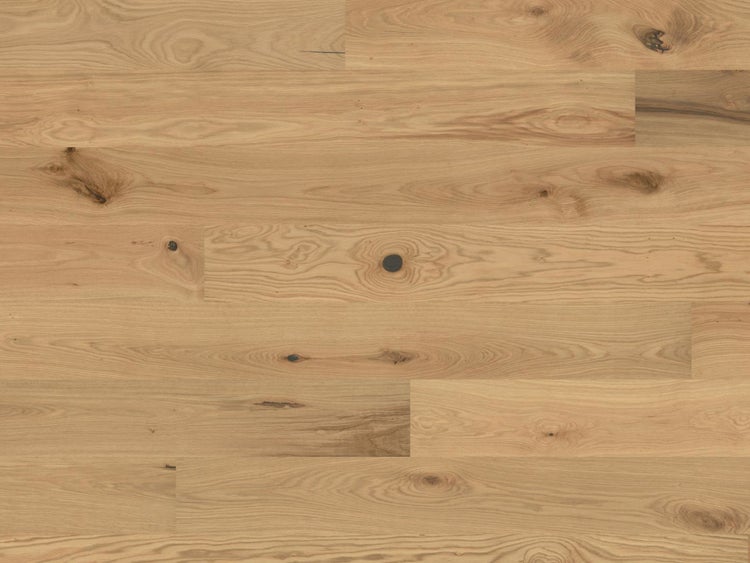 Parkett oder Laminatboden in Eichenoptik mit natürlicher Maserung und Astlöchern.