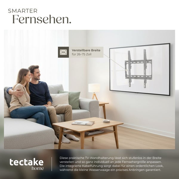 Wohnzimmer mit Paar auf Couch und Fernseher an der Wand mit Tectake Logo. Der Fernseher ist mit einer verstellbaren Wandhalterung von 26 bis 75 Zoll an der Wand befestigt.