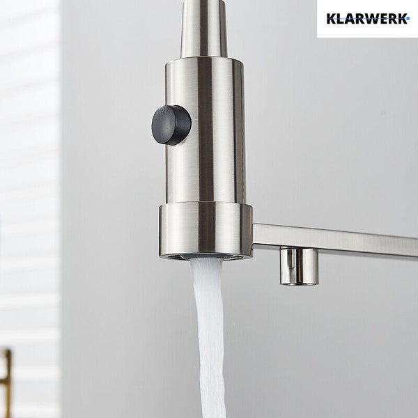 Klarwerk Küchenarmatur mit herausziehbarer Geschirrbrause und fließendem Wasser aus Metall