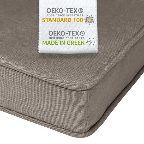 Textilprodukt mit OEKO-TEX STANDARD 100 und OEKO-TEX MADE IN GREEN Zertifizierung.