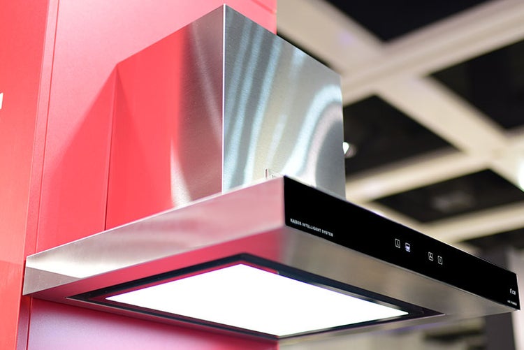 Moderne Wandesse aus Edelstahl mit integrierter LED Beleuchtung und Kaiser Intelligent System Steuerung.