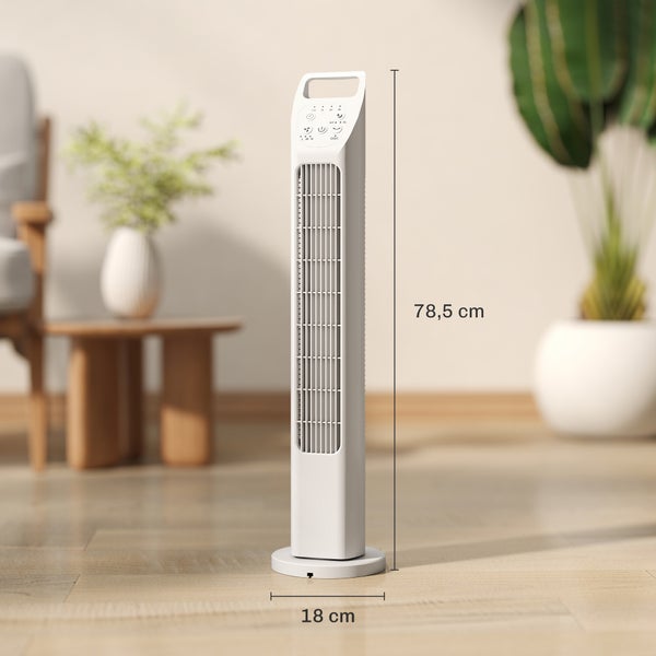 Weißer Turmventilator in einem hellen Wohnzimmer mit Zimmerpflanzen. Die Maße betragen 78,5 Zentimeter Höhe und 18 Zentimeter Breite.
