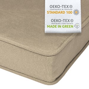 Kissen mit OEKO-TEX Standard 100 und Made in Green Zertifizierungen für schadstoffgeprüfte Textilien und nachhaltige Produktion.