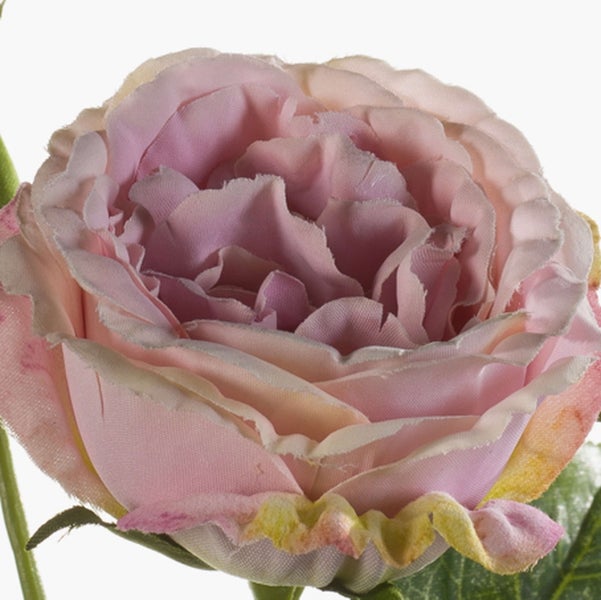 Künstliche Rose aus Textilgewebe in Rosa für die Dekoration.