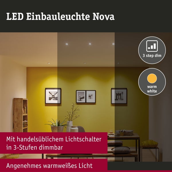 LED Einbauleuchte Nova im Wohnraum mit gelber Wand. Darstellung der 3-Stufen-Dimmung per Lichtschalter und des warmweißen Lichts.