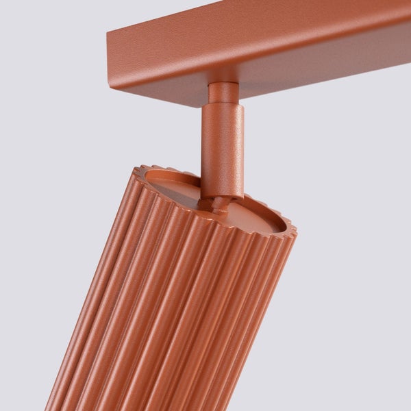 Detailaufnahme einer Deckenleuchte mit geripptem Lampenschirm