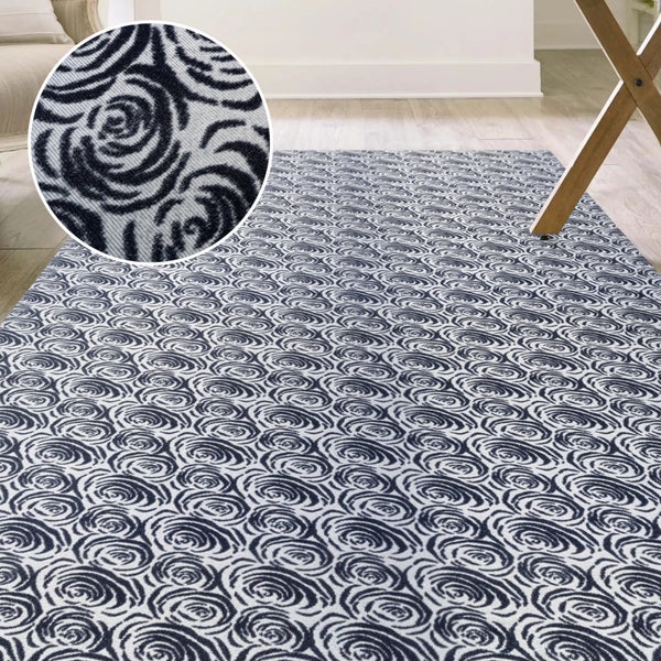 Teppich mit Rosenmuster in einem Wohnraum