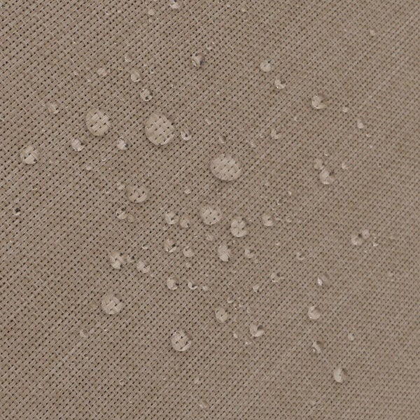 Nahaufnahme von wasserabweisendem Stoff mit Wassertropfen