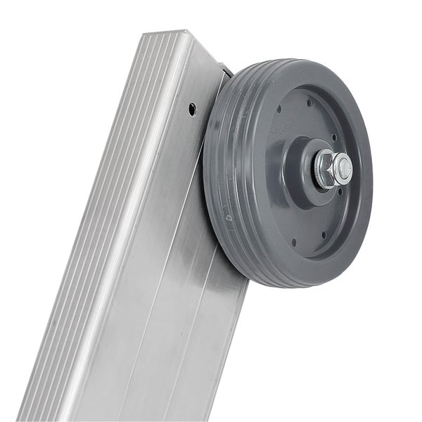 Detailansicht einer Aluminiumleiter mit Rad