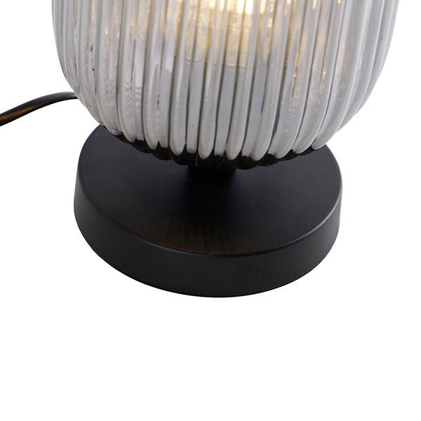 Tischleuchte mit geripptem Glasschirm und rundem Sockel