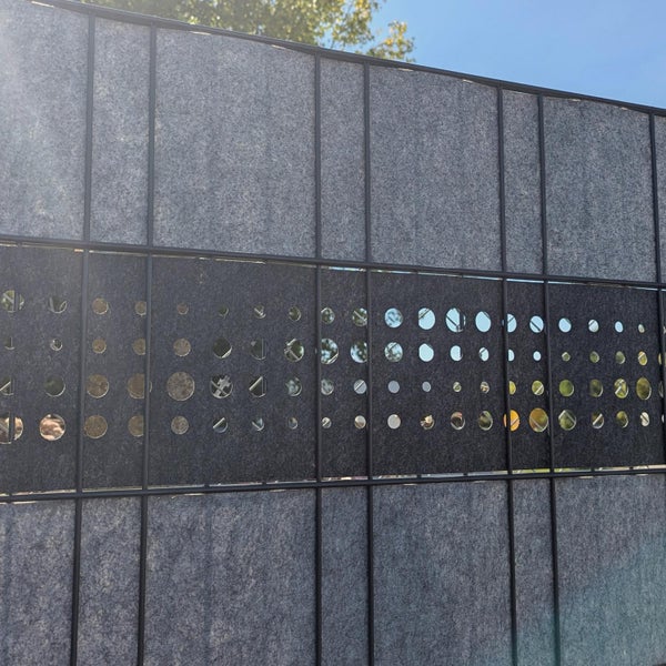 Sichtschutzzaun mit Löchern