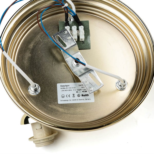 Innenansicht einer Deckenleuchte mit Verkabelung und Fassung