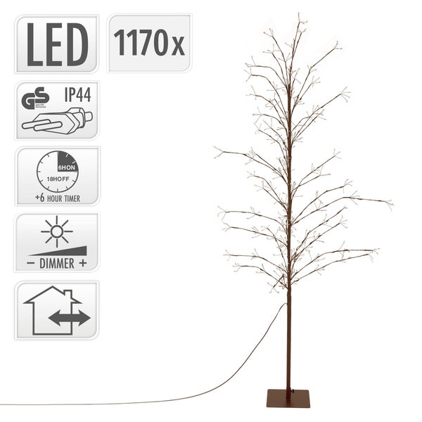 LED Lichterbaum mit 1170 Lichtern, Schutzart IP44 für Innen und Außen, mit Timer und Dimmfunktion, steht auf einem stabilen Metallsockel.