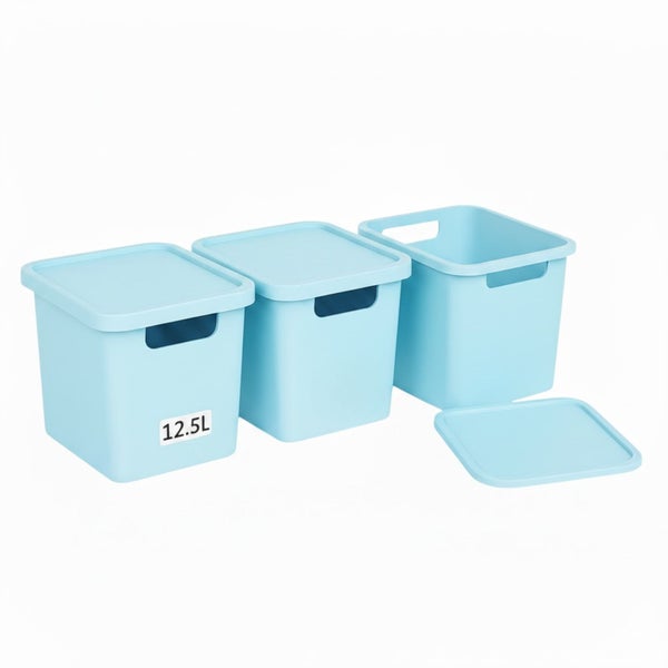 Drei blaue Aufbewahrungsboxen, eine mit Deckel, eine ohne Deckel, Fassungsvermögen 12,5 Liter