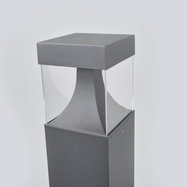 Moderne Sockelleuchte für den Außenbereich in Anthrazit mit klarem Glaseinsatz und quadratischem Design.