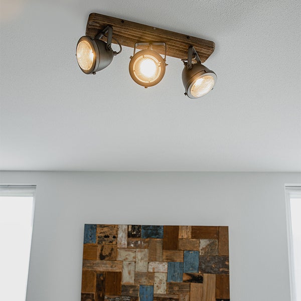 Deckenleuchte mit drei Strahlern und Holzsockel