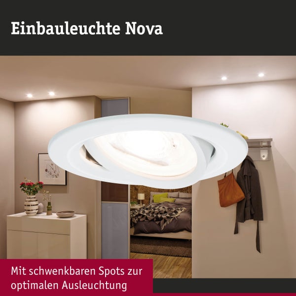 Weiße runde Einbauleuchte Nova mit schwenkbarem Spot in einem hellen Schlafzimmer für optimale Ausleuchtung.