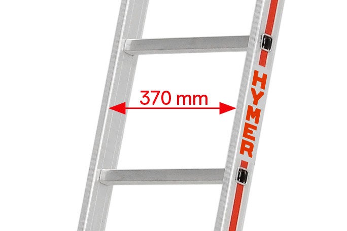 Detailansicht einer Leiter mit dem HYMER Logo und einer Breitenangabe von 370 mm