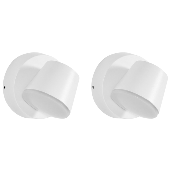 Zwei moderne, verstellbare Wandspots mit runder Basis und neigbarem Leuchtenkopf.