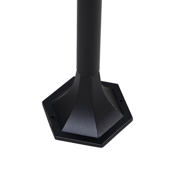 Sechseckiger Standfuß für eine Außenleuchte aus schwarzem Metall.