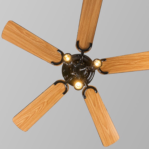 Deckenventilator mit Holzoptik Flugeln und integrierter Beleuchtung in dunkler Metalloptik