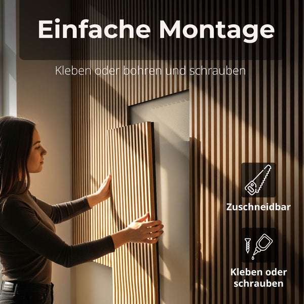 Montage eines Holzlamellen-Wandpaneels durch eine Frau, einfache Befestigung durch Kleben oder Schrauben, individuell zuschneidbar.