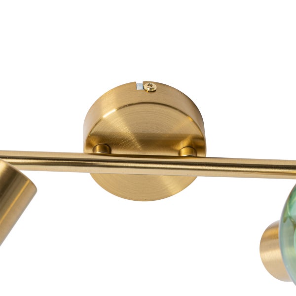 Detailaufnahme einer Wandleuchte mit Messingfinish