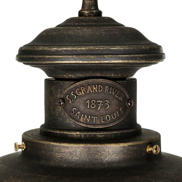 Detail einer Deckenleuchte mit 'S.S. Grand River 1873 Saint Louis' Inschrift