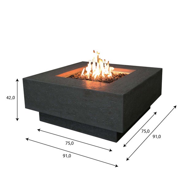 Quadratische Gas-Feuerstelle in Stein-Optik mit Lavasteinen und Flammen. Maße: Höhe 42 Zentimeter, Breite 91 Zentimeter, Tiefe 91 Zentimeter.