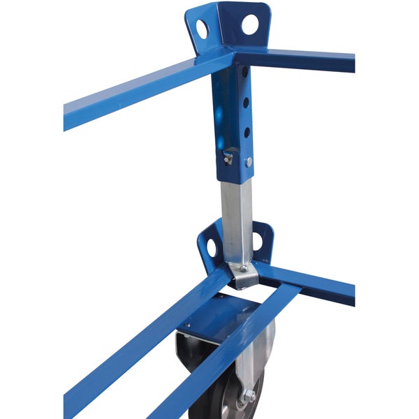 Detailansicht eines höhenverstellbaren blauen Metallgestells mit einer Lenkrolle.